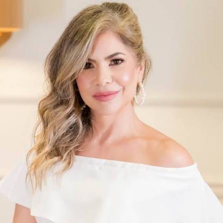Dra Cristina Destro — Cirurgia Plástica na Clínica Destro